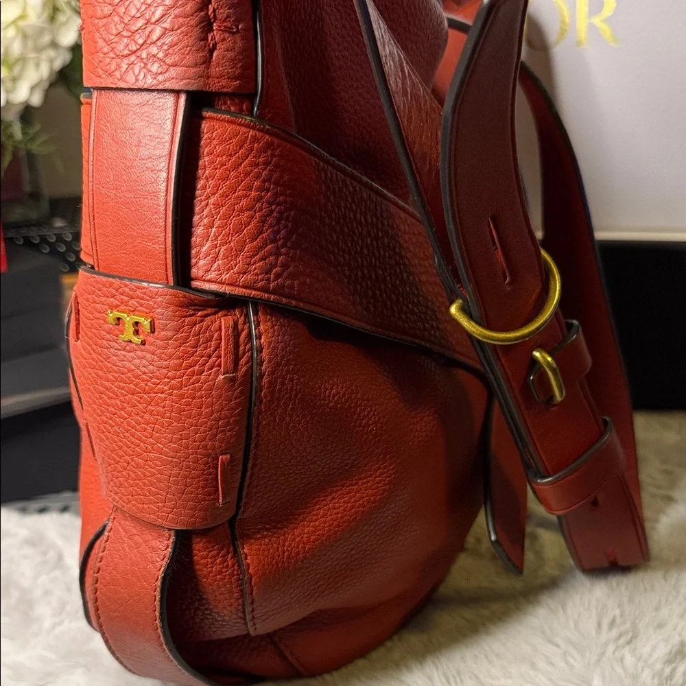 Tory Burch Gemini Link Redwood Leather Shoulder Bag with Gold tone Accent - Picture 2 of 16